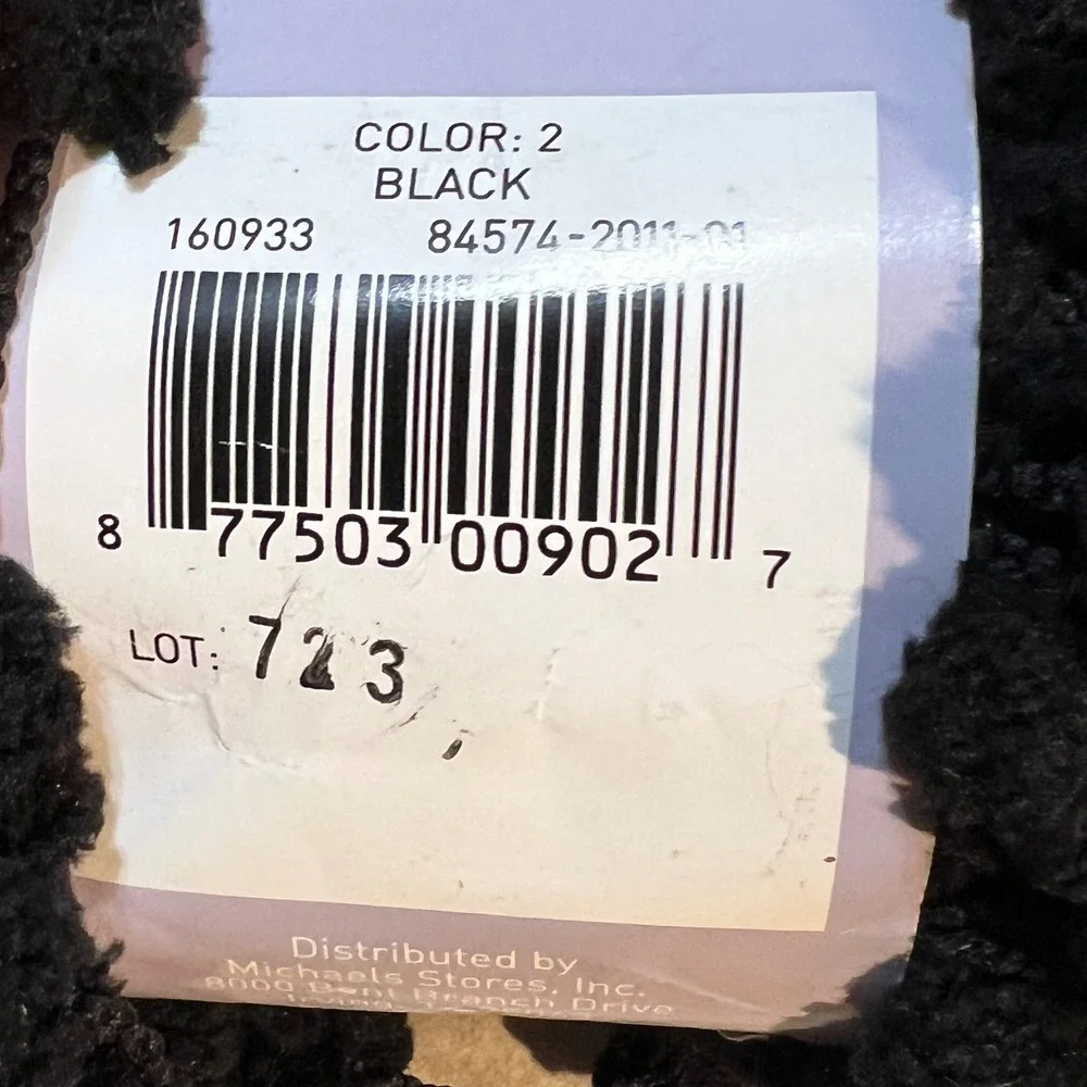 Loops & Threads 3oz Pom-Pom Fashion Yarn Black Super Bulky 6 Polyester 46yds